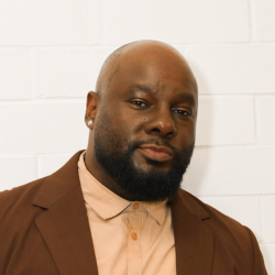 Derrick McKinney (photo)