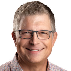 headshot of Eric Svaren headshot of Eric Svaren