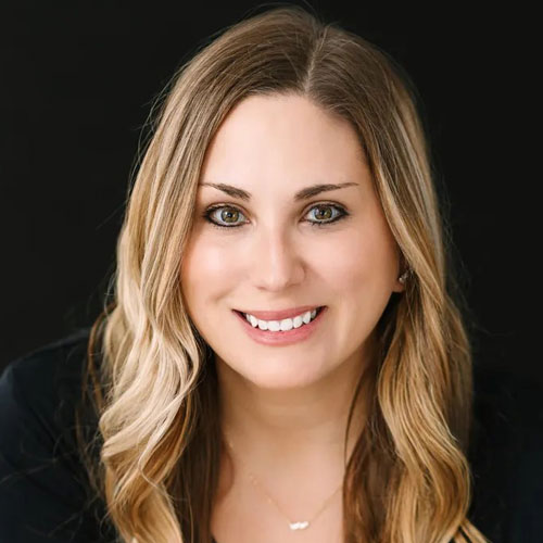 headshot of Amanda Carl Pratt