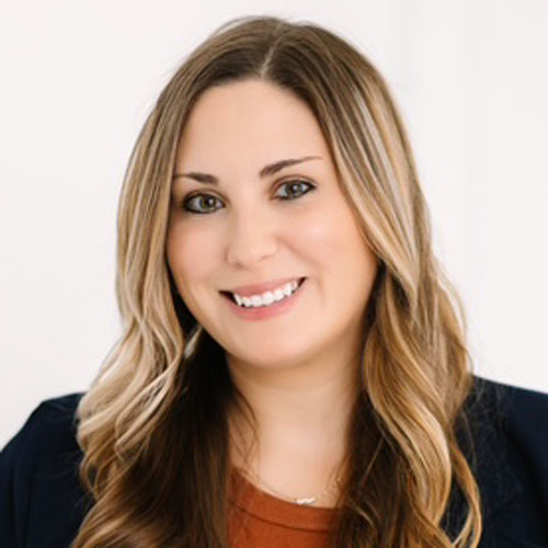 headshot of Amanda Carl Pratt