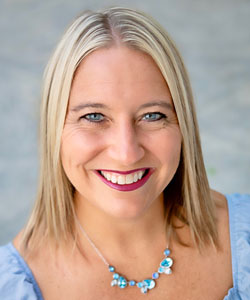 headshot of Alisa Agozzino