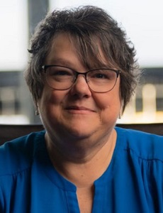 headshot of Lori Croy